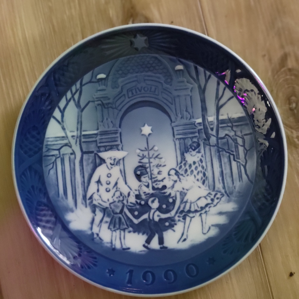 Royal Copenhagen Christmas 1990 Plate
